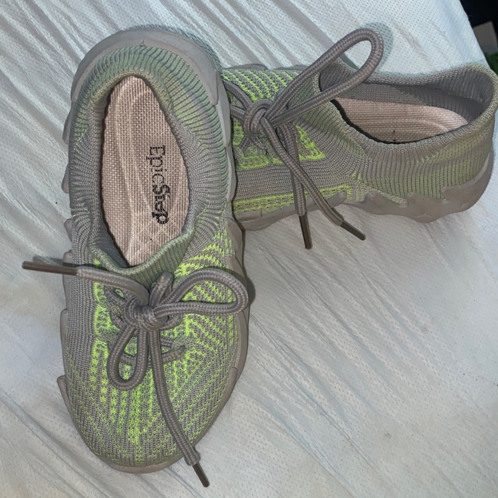 EpicStep Kids Gray and Green Sneakers